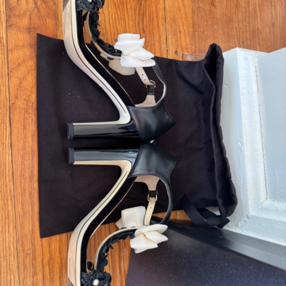 Authentic Chanel Black Leather Heels with Silk White Bow - Size 37 - Picture 5 of 6